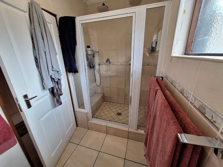 6 Bedroom Property for Sale in Bayview Western Cape